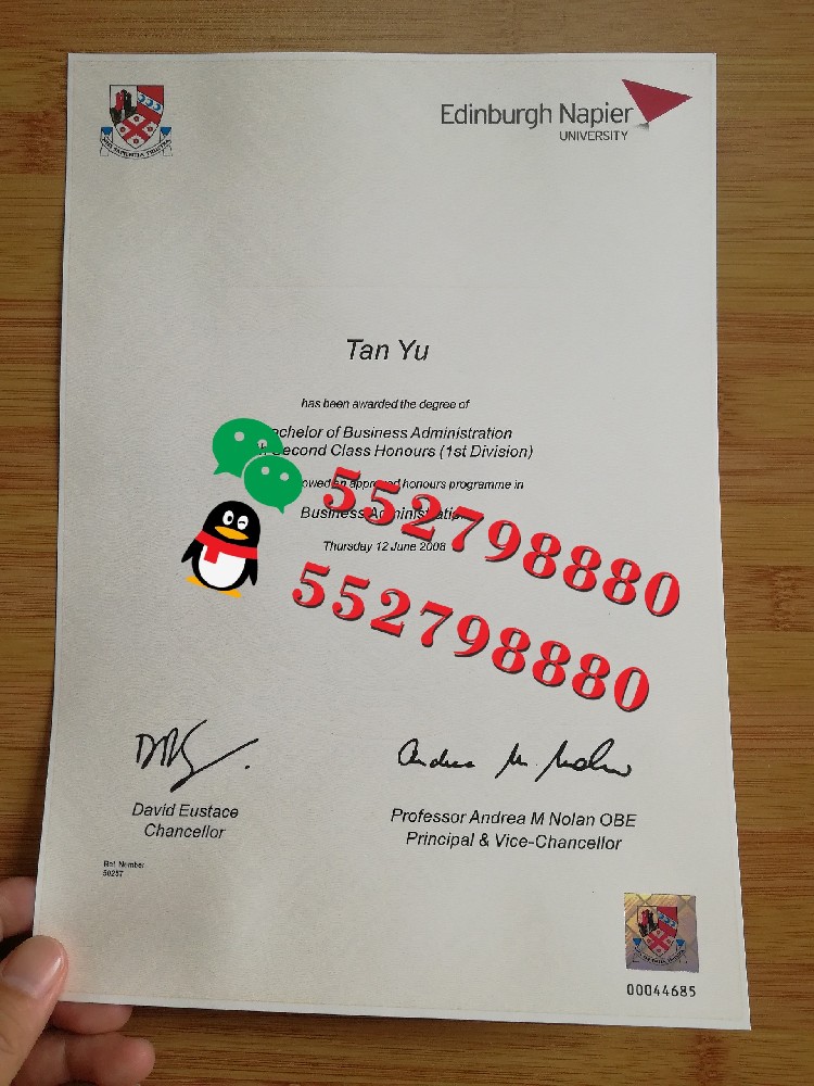 爱丁堡龙比亚大学毕业证书实拍特写/爱丁堡龙比亚大学计算机科学理学学士学位证书制作